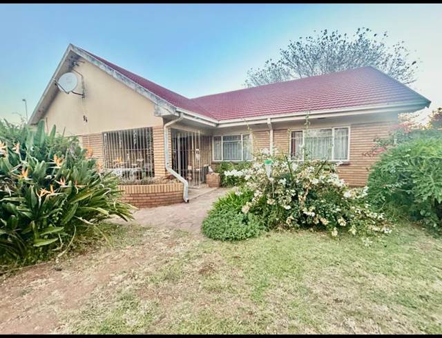 3 BEDROOM HOUSE FOR SALE IN VANDERBIJLPARK CE 1